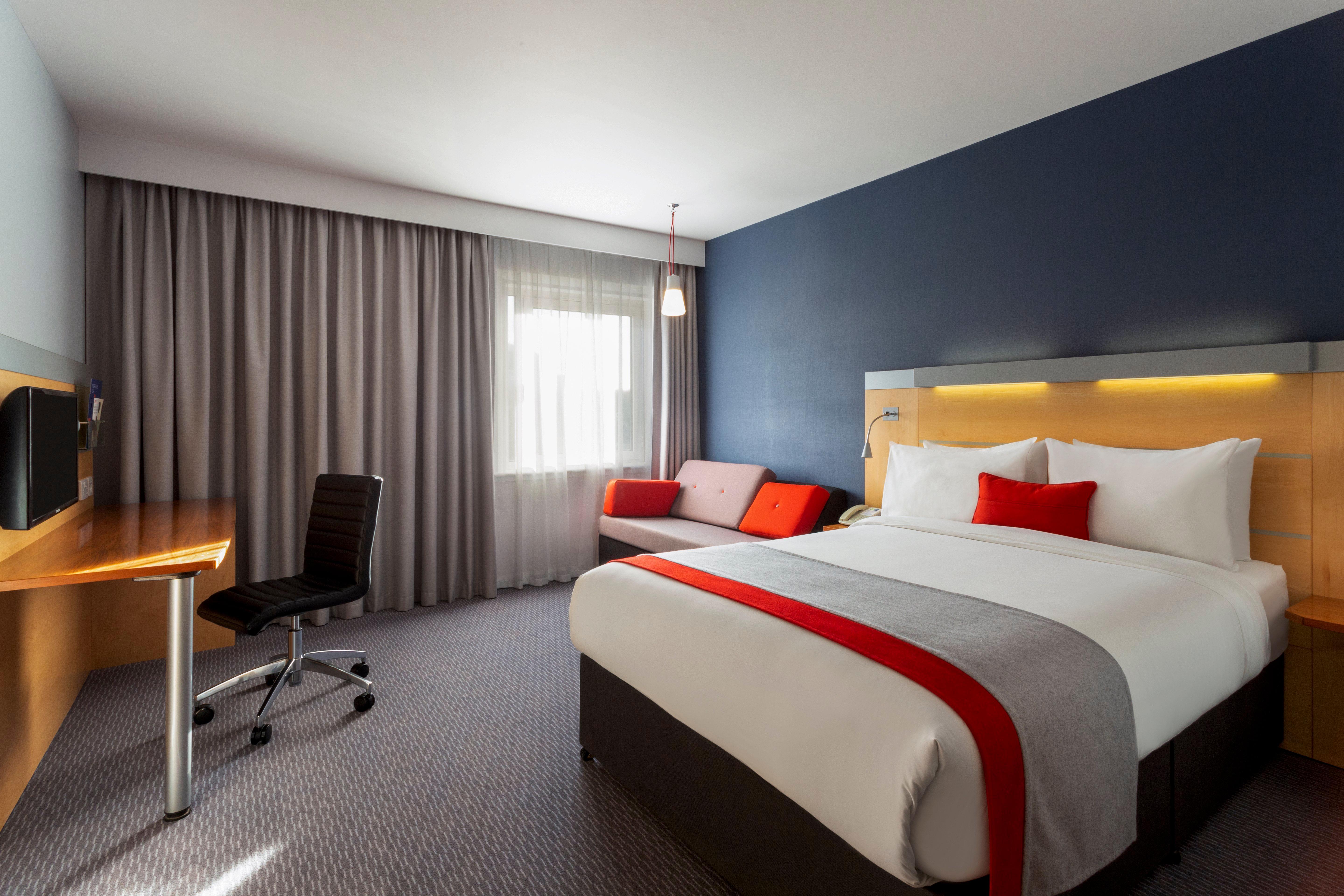 Holiday Inn Express Birmingham Redditch By Ihg Exterior photo