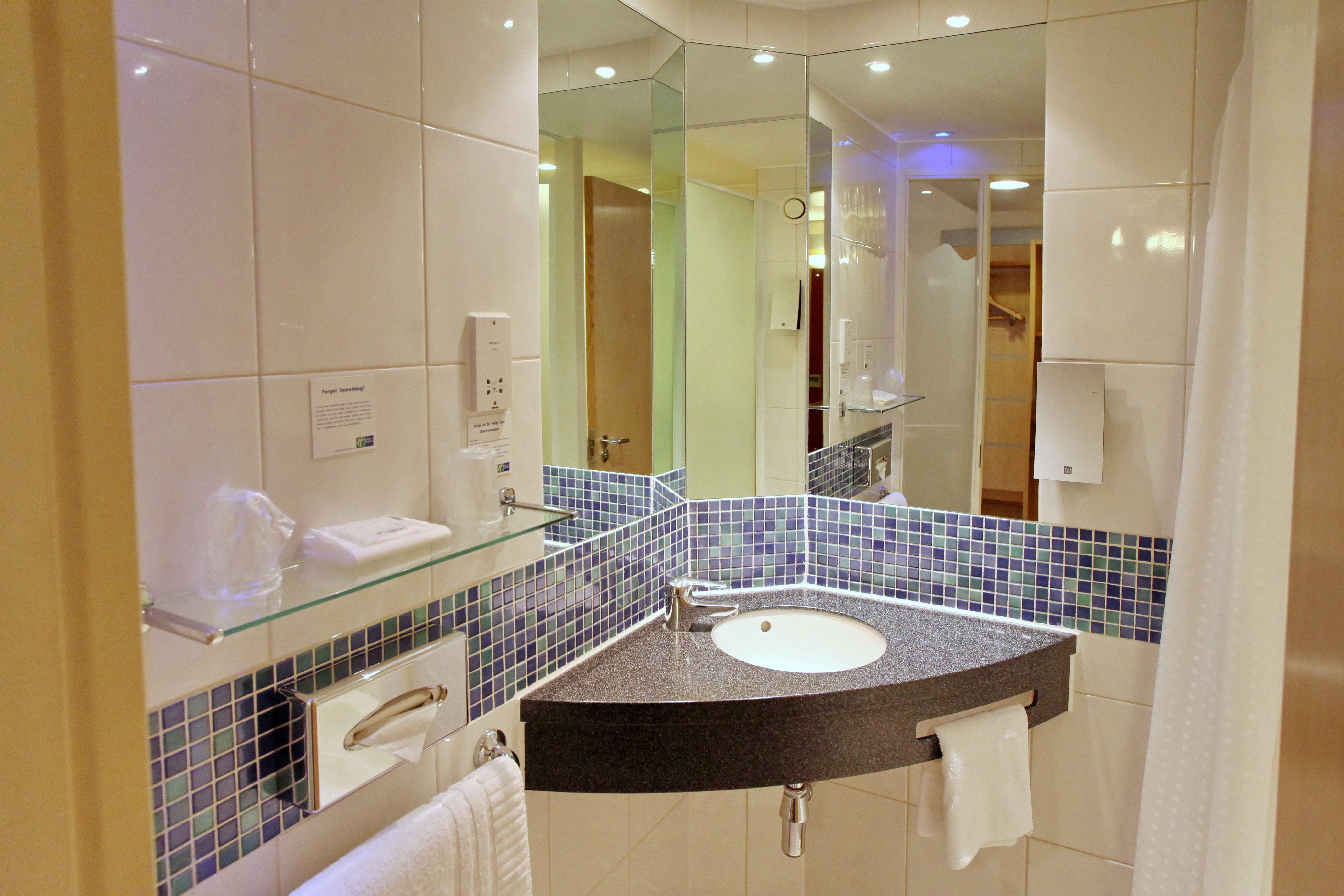 Holiday Inn Express Birmingham Redditch By Ihg Exterior photo