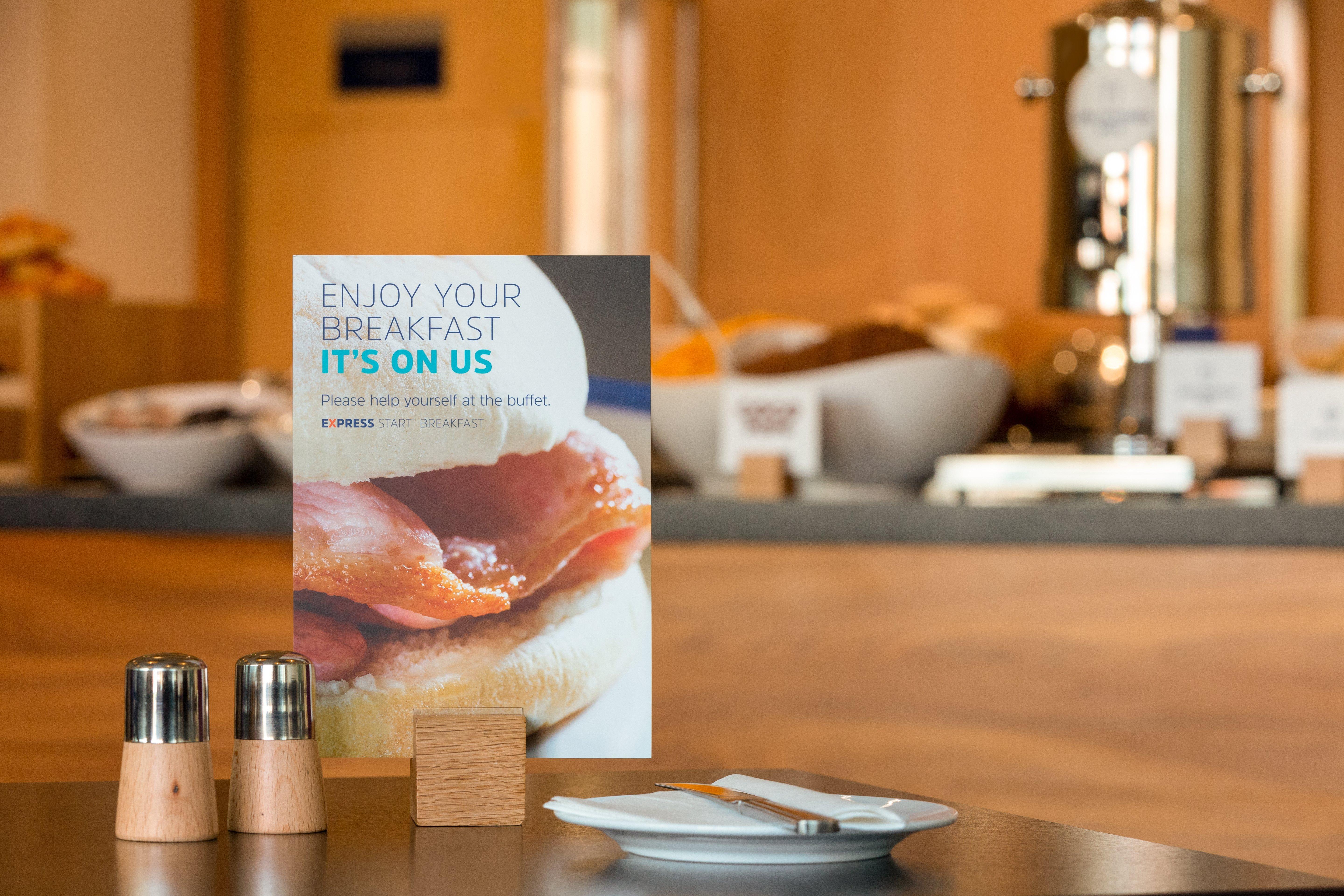 Holiday Inn Express Birmingham Redditch By Ihg Exterior photo