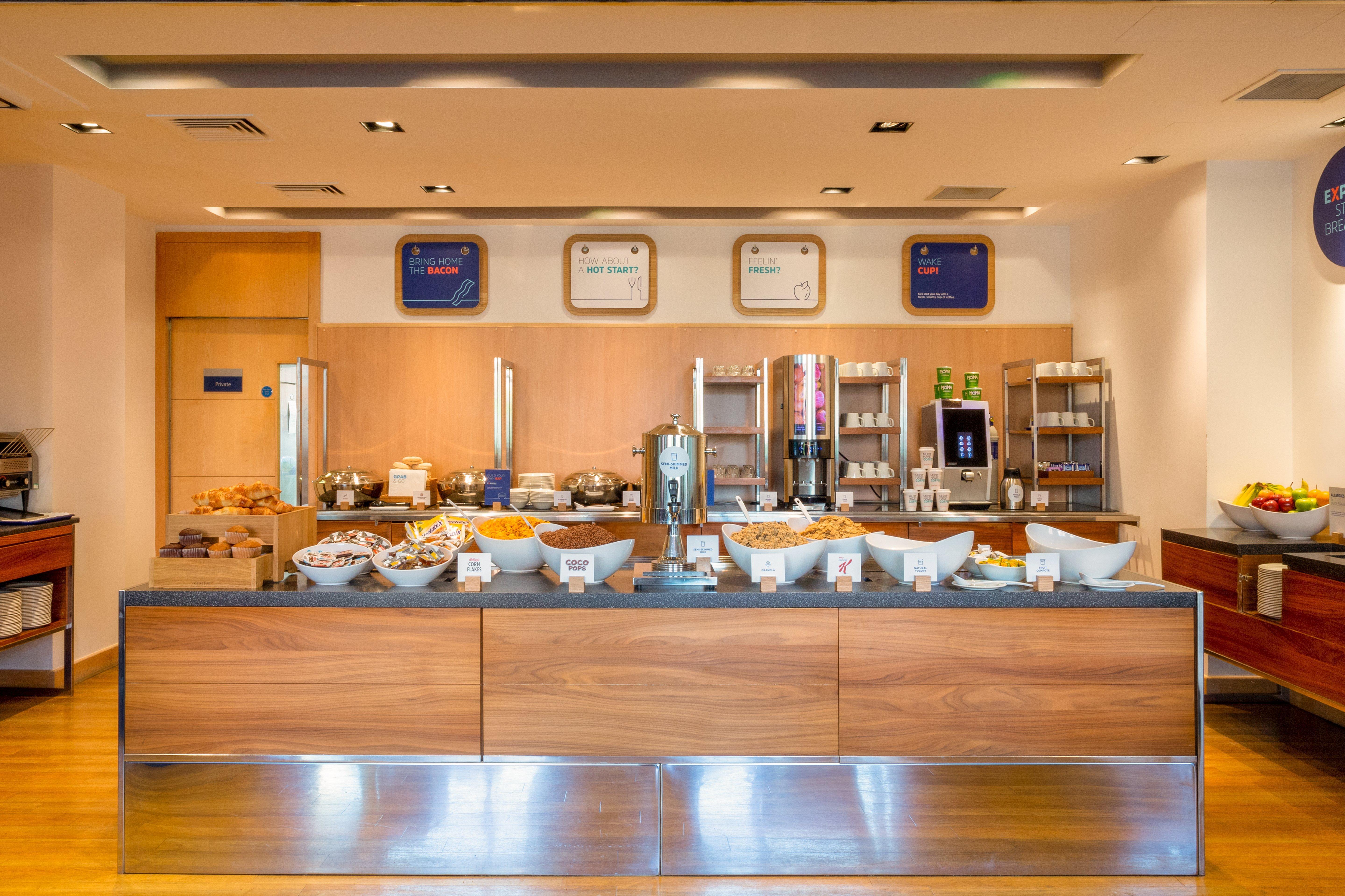 Holiday Inn Express Birmingham Redditch By Ihg Exterior photo