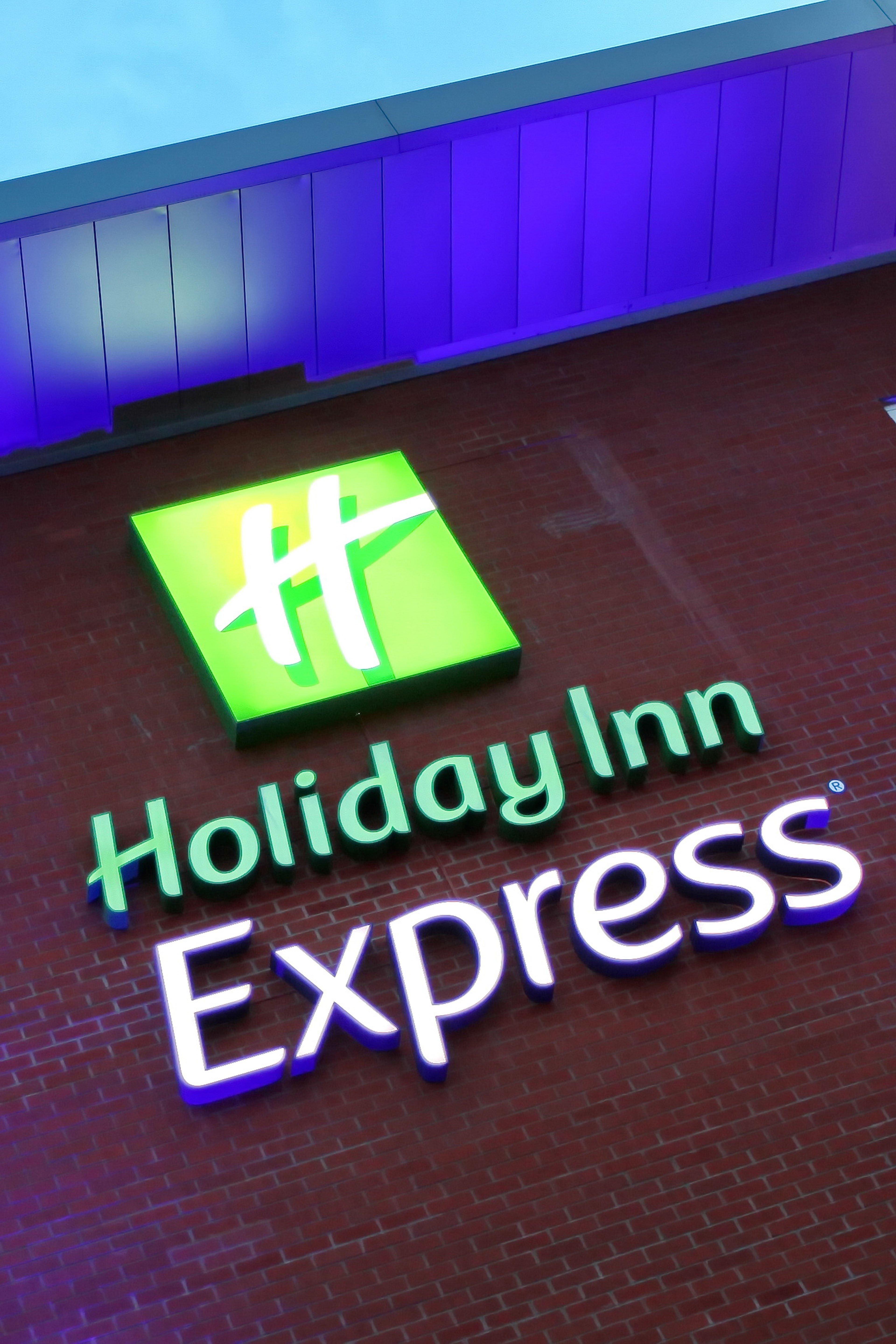 Holiday Inn Express Birmingham Redditch By Ihg Exterior photo