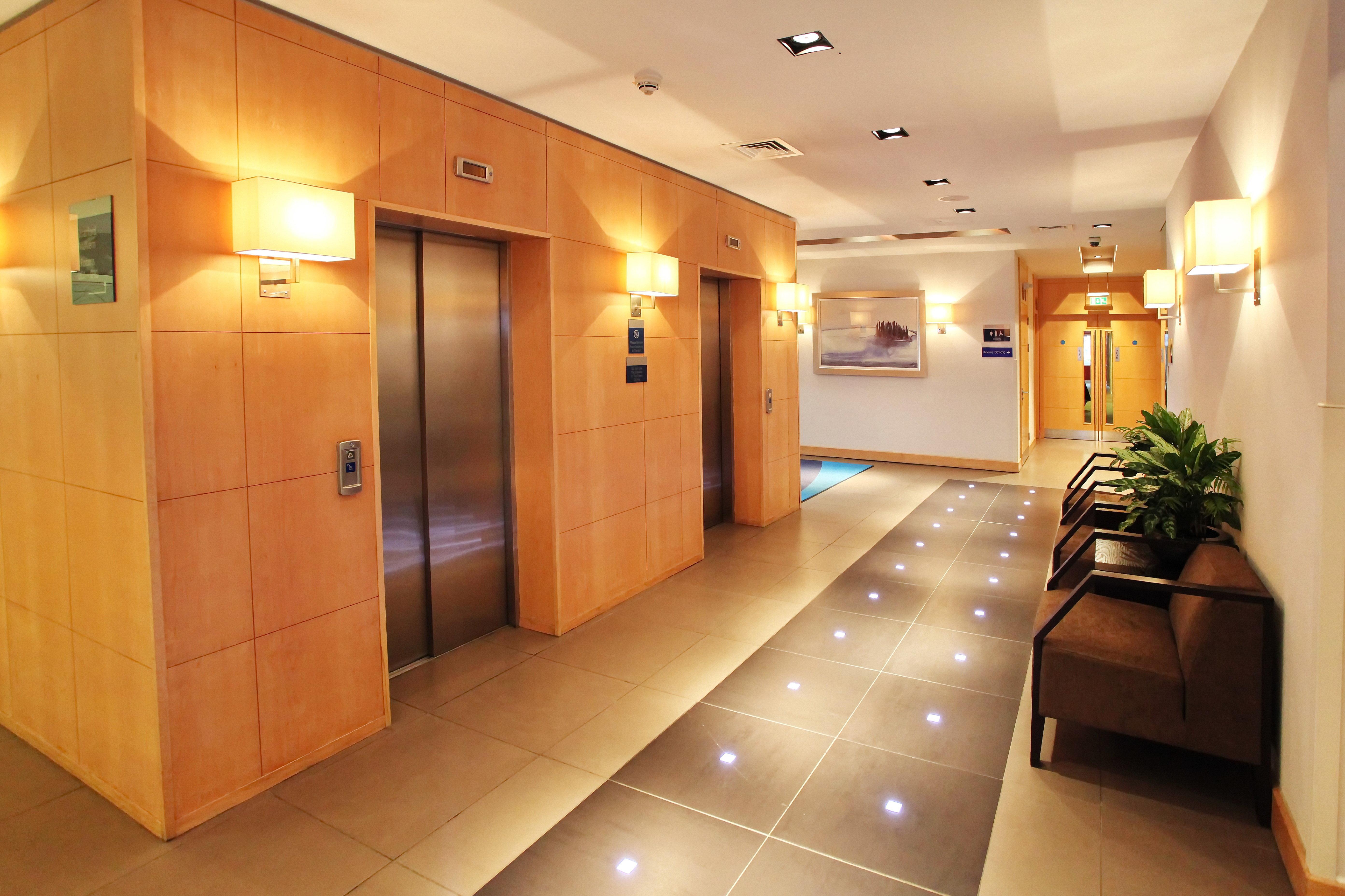 Holiday Inn Express Birmingham Redditch By Ihg Exterior photo