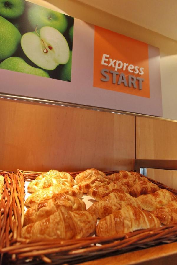 Holiday Inn Express Birmingham Redditch By Ihg Exterior photo